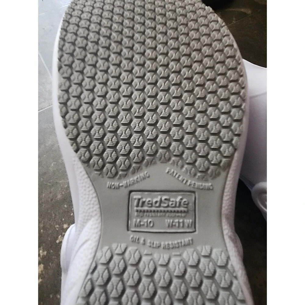 TredSafe Slip Resistant Shoes. M-10 W-11 W. White Clog W/ Closed Toe W/ Strap.